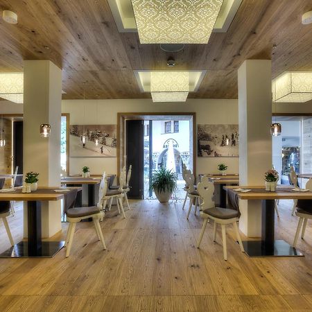 Posta Zirm Hotel Corvara In Badia Bagian luar foto