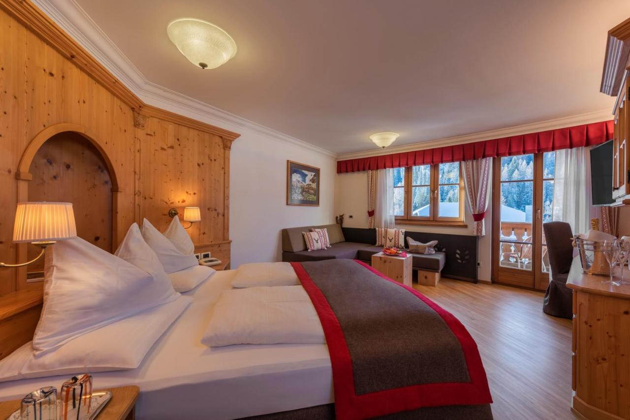 Posta Zirm Hotel Corvara In Badia Bagian luar foto