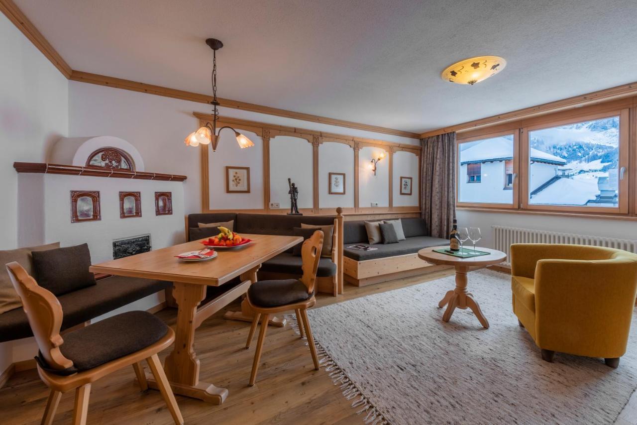 Posta Zirm Hotel Corvara In Badia Bagian luar foto