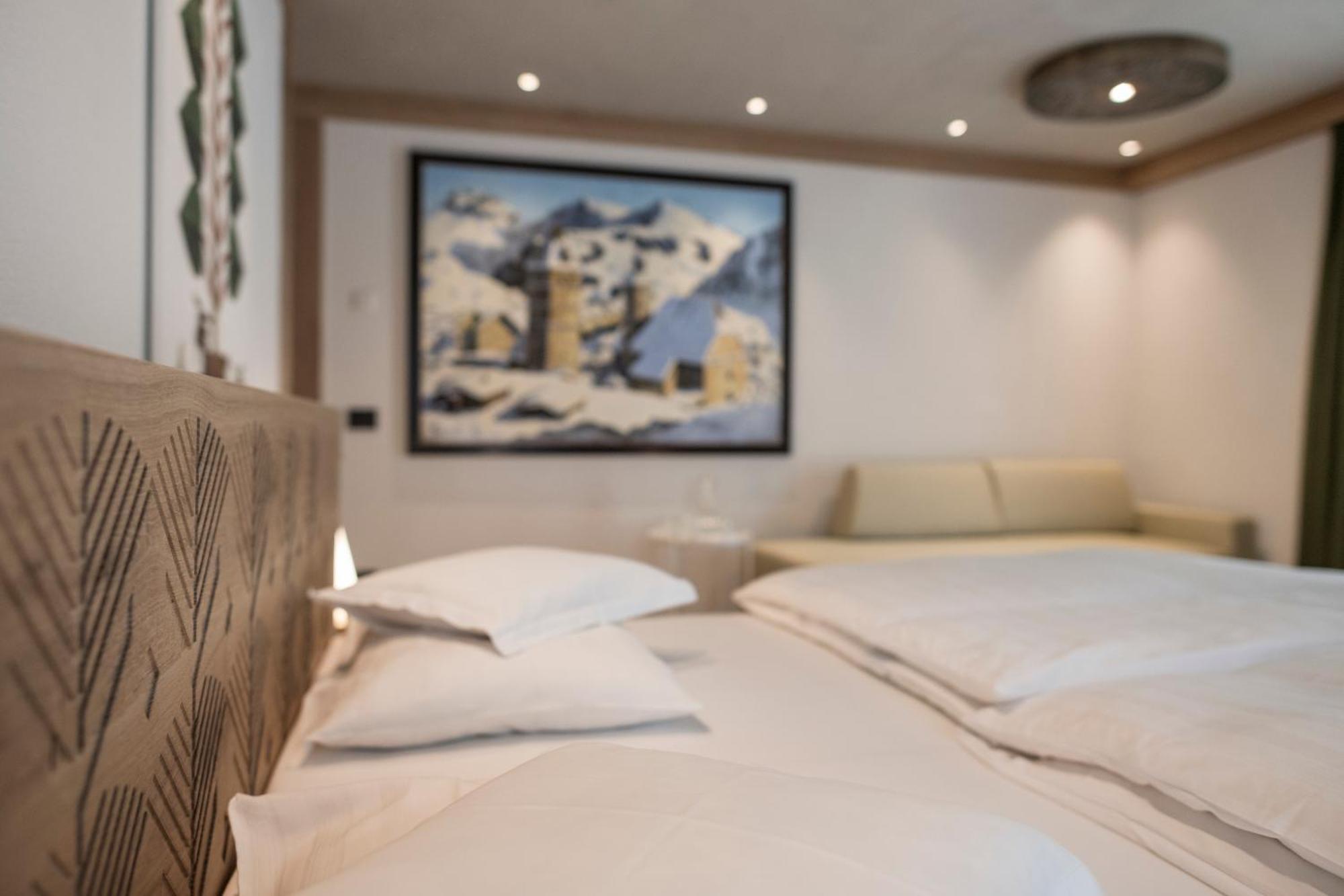 Posta Zirm Hotel Corvara In Badia Bagian luar foto