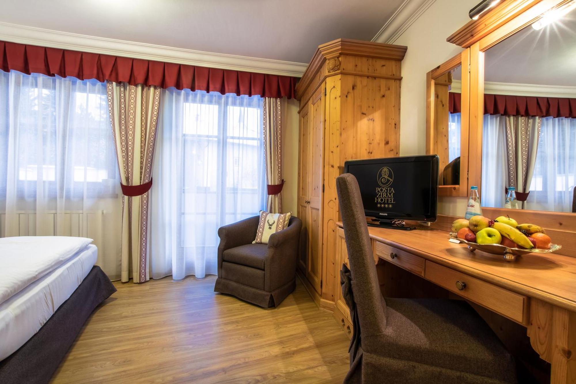 Posta Zirm Hotel Corvara In Badia Bagian luar foto